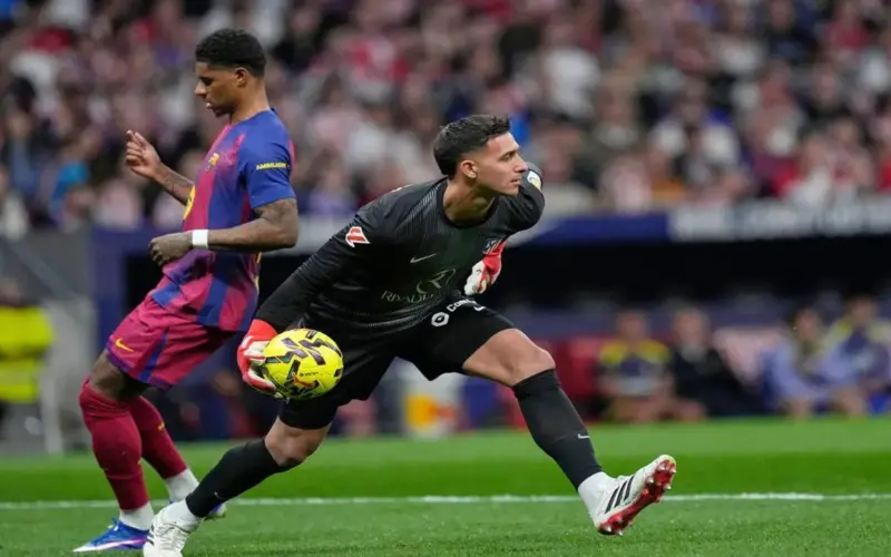 حارس أتلتيكو مدريد ينذر برشلونة قبل صدام دوري أبطال أوروبا: فزتم بالحظ